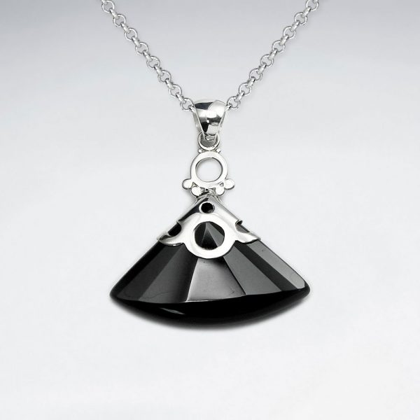 Pendentif Pierre Noire Triangle a Facettes