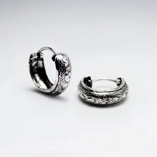 Boucles d'Oreilles Huggie Oxydé Demi Créole